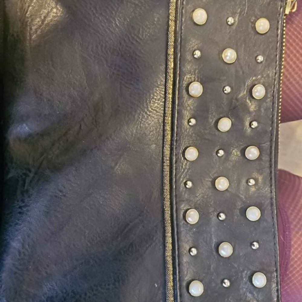 Studded clutch